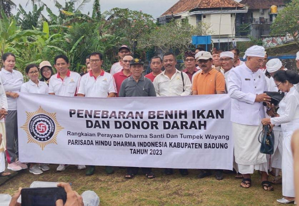 Penebaran Benih Ikan dan Donor Darah serangkaian Perayaan Dharma Shanti dan Tumpek Wayang PHDI Kabupaten Badung tahun 2023